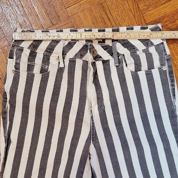 Bullhead Black and White Striped High-Rise Skinniest Jeans Size 9 Like New - Picture 6 of 12